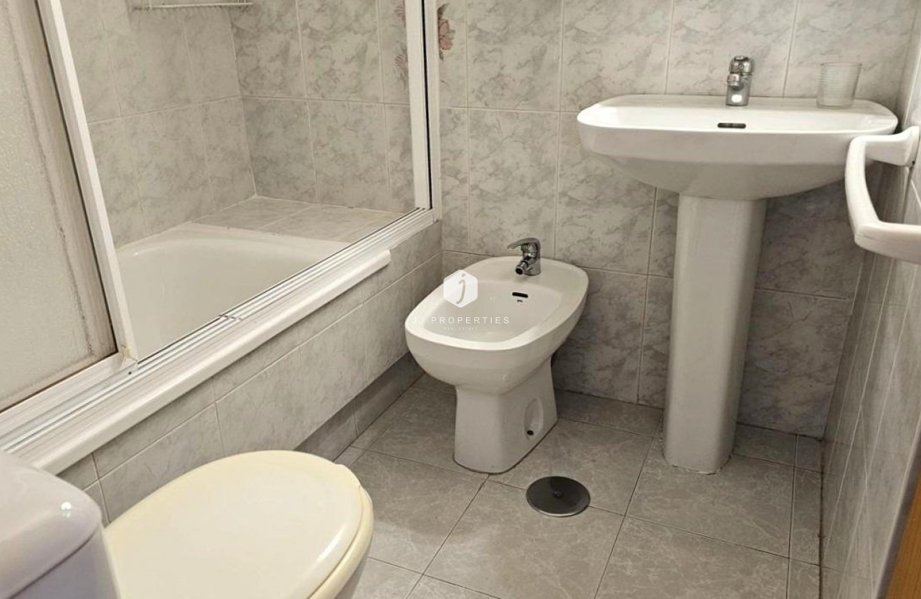 Z drugiej ręki - Mieszkanie w bloku -
Torrevieja - Acequion