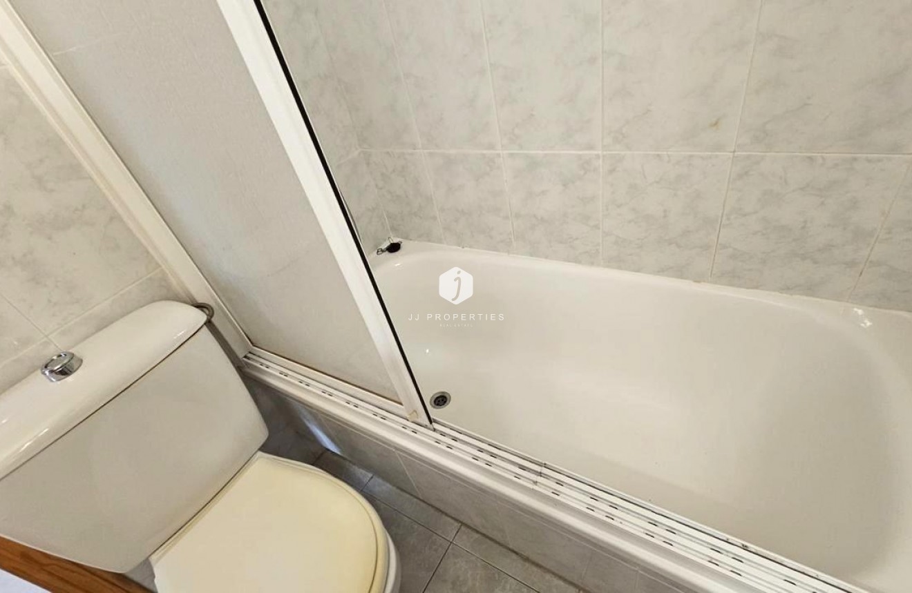 Z drugiej ręki - Mieszkanie w bloku -
Torrevieja - Acequion