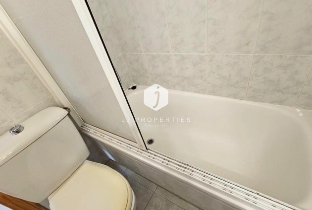 Z drugiej ręki - Mieszkanie w bloku -
Torrevieja - Acequion