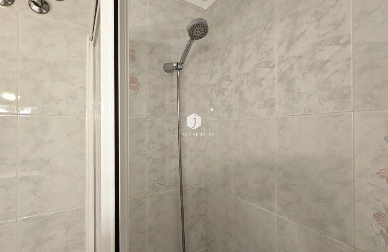 Z drugiej ręki - Mieszkanie w bloku -
Torrevieja - Acequion