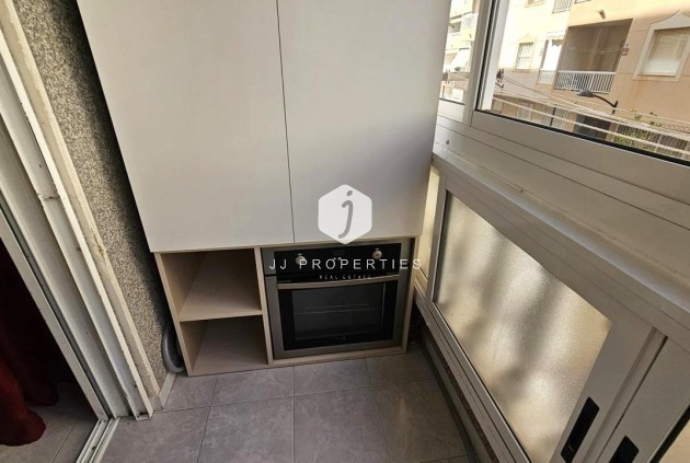 Z drugiej ręki - Mieszkanie w bloku -
Torrevieja - Acequion