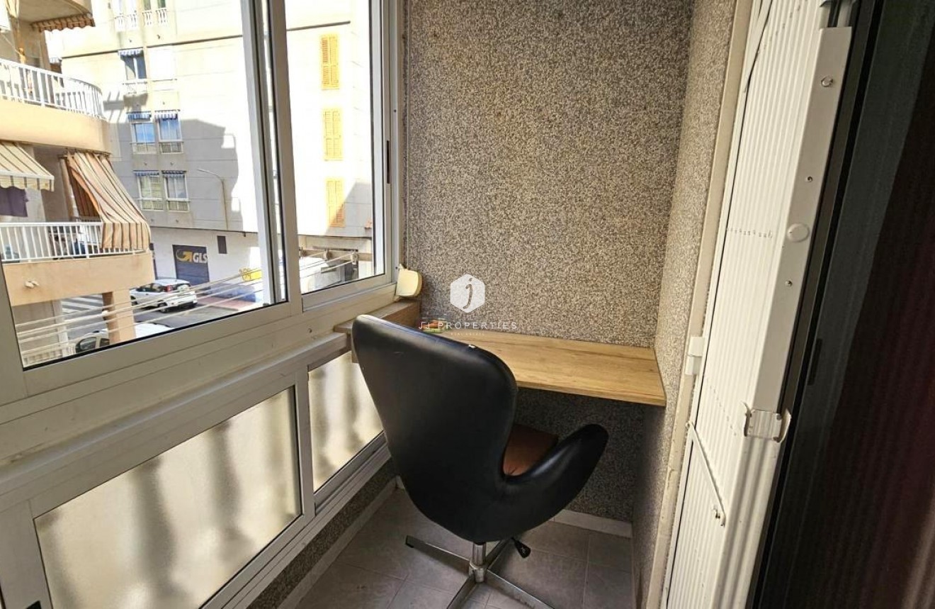 Z drugiej ręki - Mieszkanie w bloku -
Torrevieja - Acequion