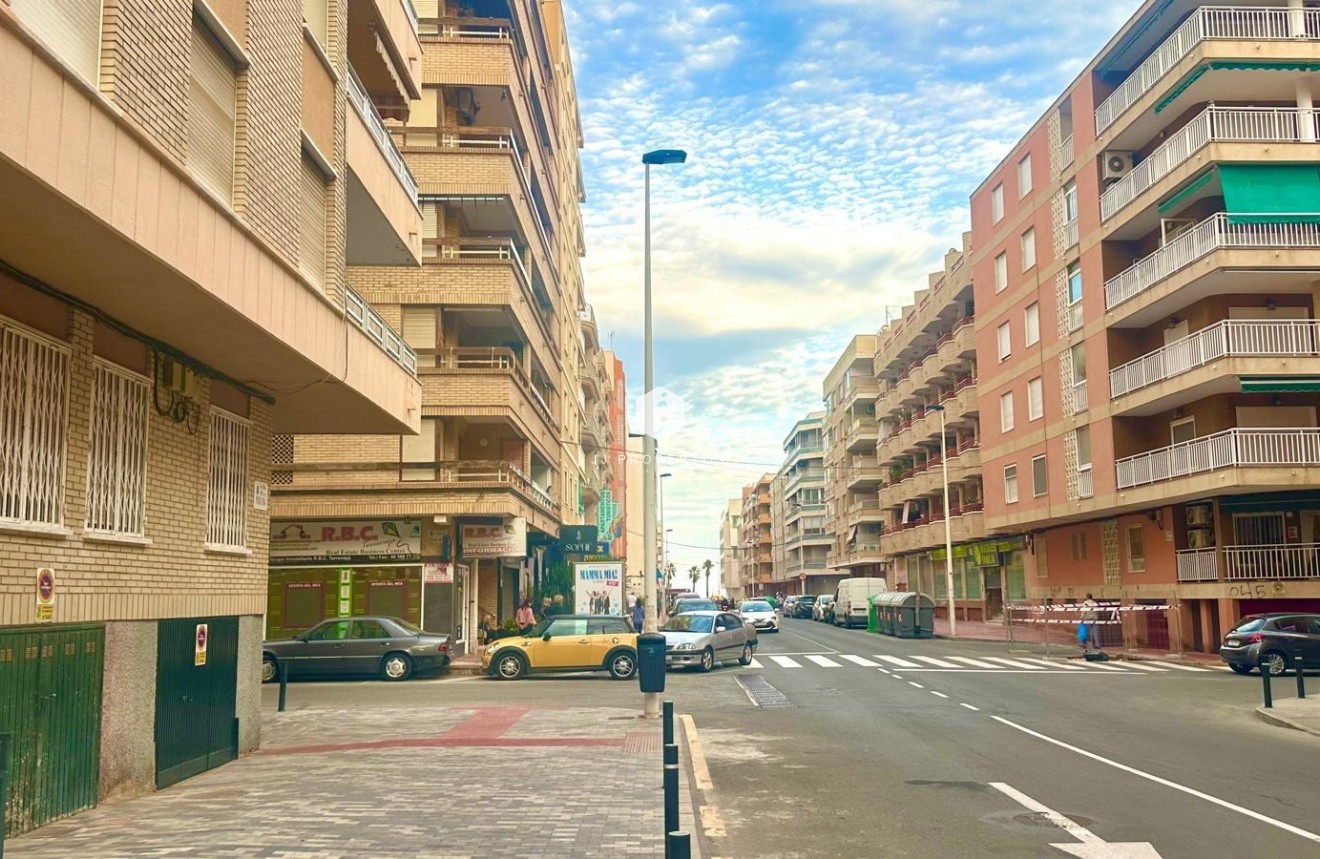 Z drugiej ręki - Mieszkanie w bloku -
Torrevieja - Playa del Cura