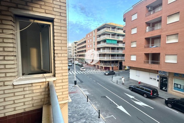 Z drugiej ręki - Mieszkanie w bloku -
Torrevieja - Playa del Cura