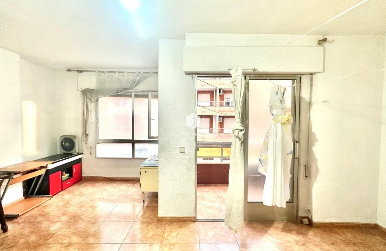 Z drugiej ręki - Mieszkanie w bloku -
Torrevieja - Playa del Cura