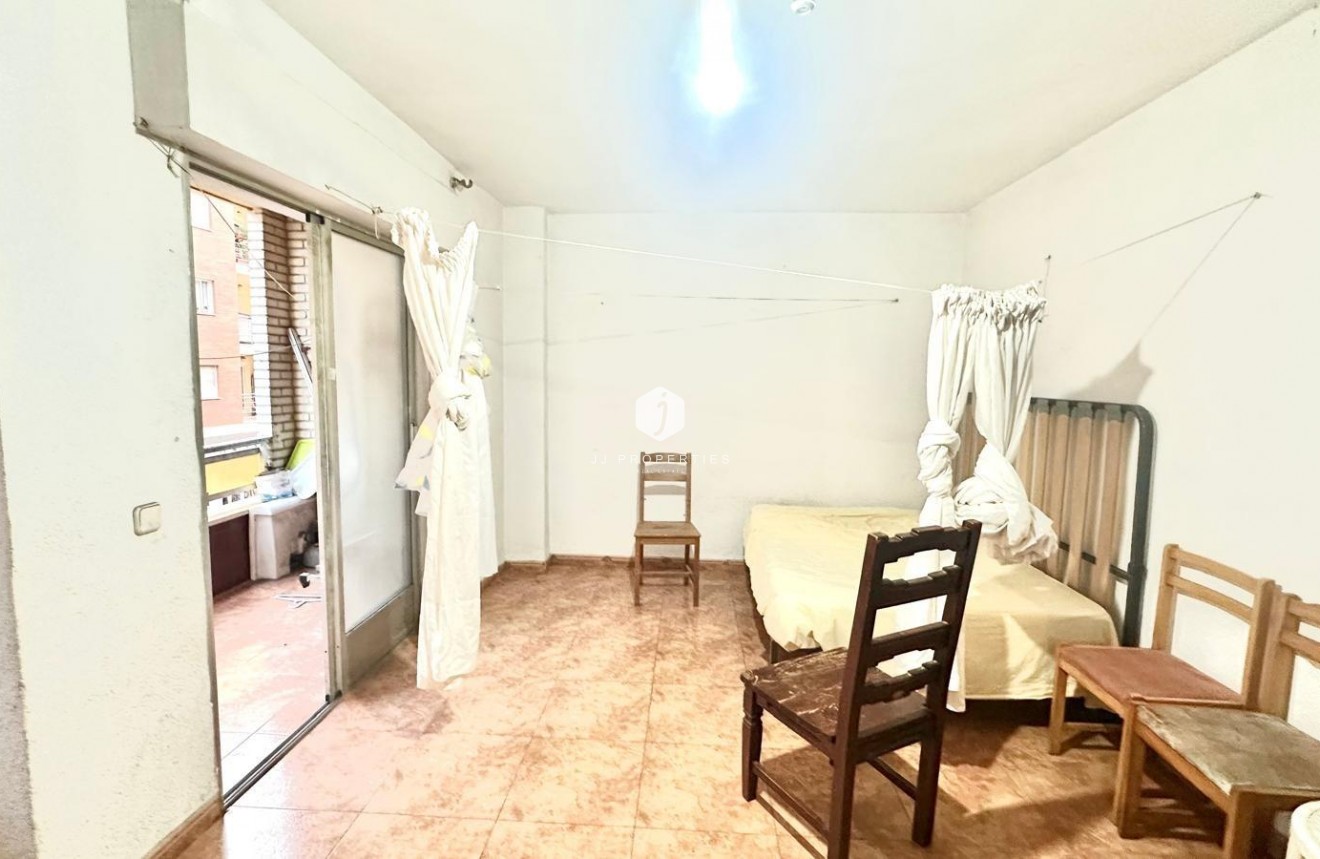 Z drugiej ręki - Mieszkanie w bloku -
Torrevieja - Playa del Cura