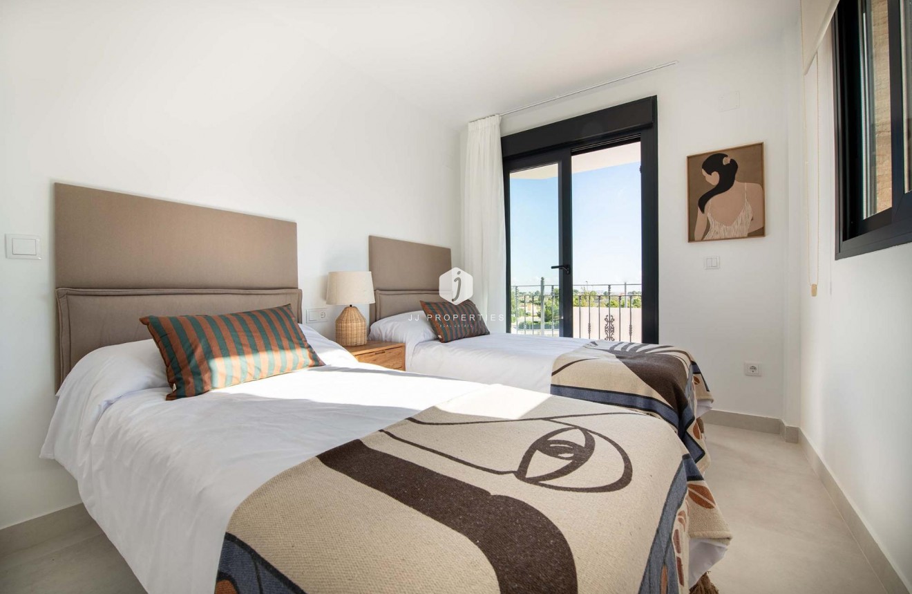 Nowy budynek - Szalet -
Cox - San Fernando