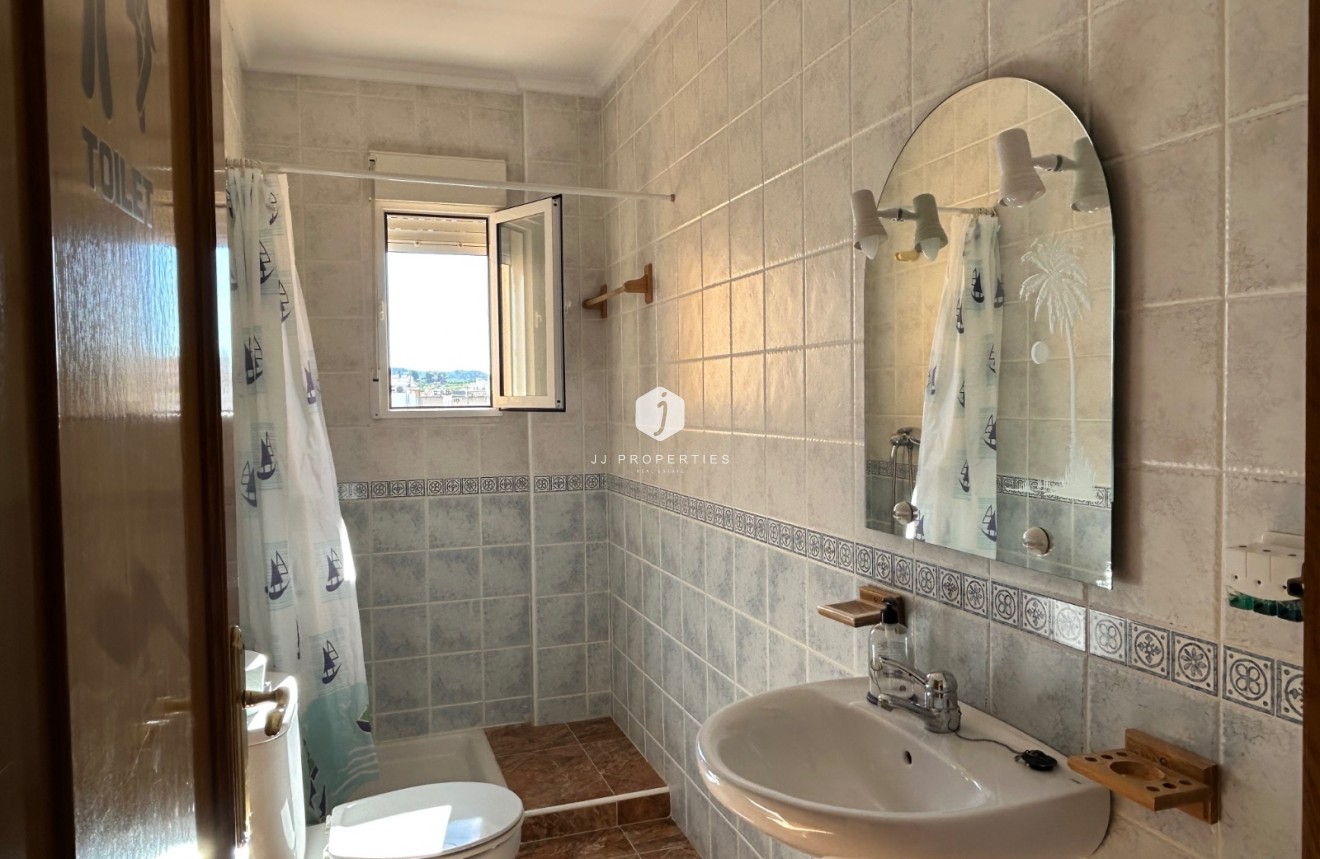 Z drugiej ręki - Mieszkanie w bloku -
Jacarilla - Inland