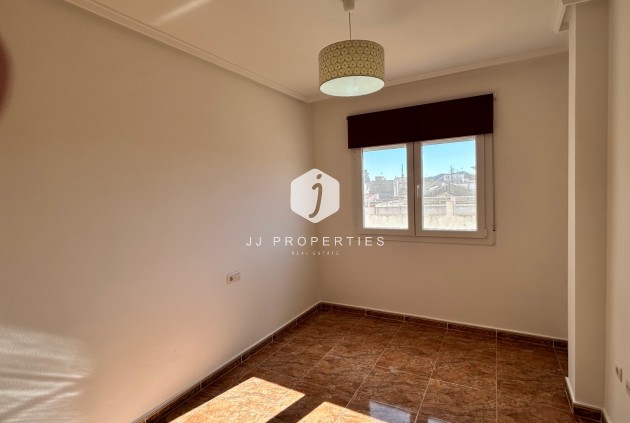 Z drugiej ręki - Mieszkanie w bloku -
Jacarilla - Inland