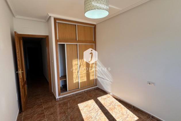 Z drugiej ręki - Mieszkanie w bloku -
Jacarilla - Inland