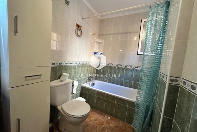 Z drugiej ręki - Mieszkanie w bloku -
Jacarilla - Inland