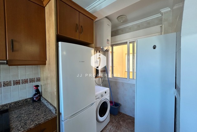 Z drugiej ręki - Mieszkanie w bloku -
Jacarilla - Inland