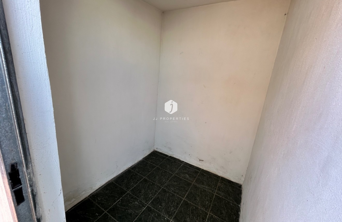 Z drugiej ręki - Mieszkanie w bloku -
Jacarilla - Inland