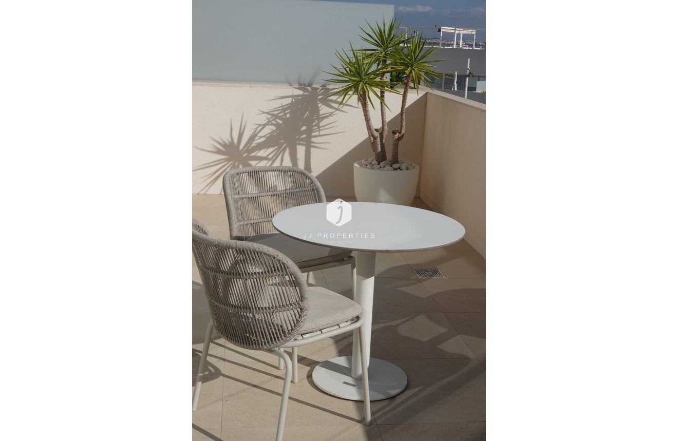 Z drugiej ręki - Daszek -
Torrevieja - Los Balcones