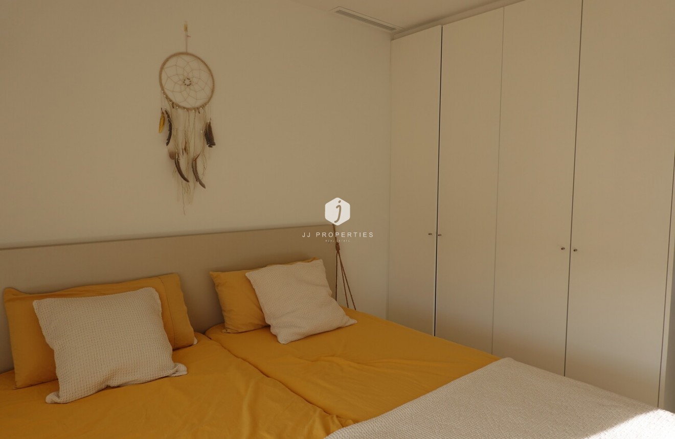 Z drugiej ręki - Daszek -
Torrevieja - Los Balcones