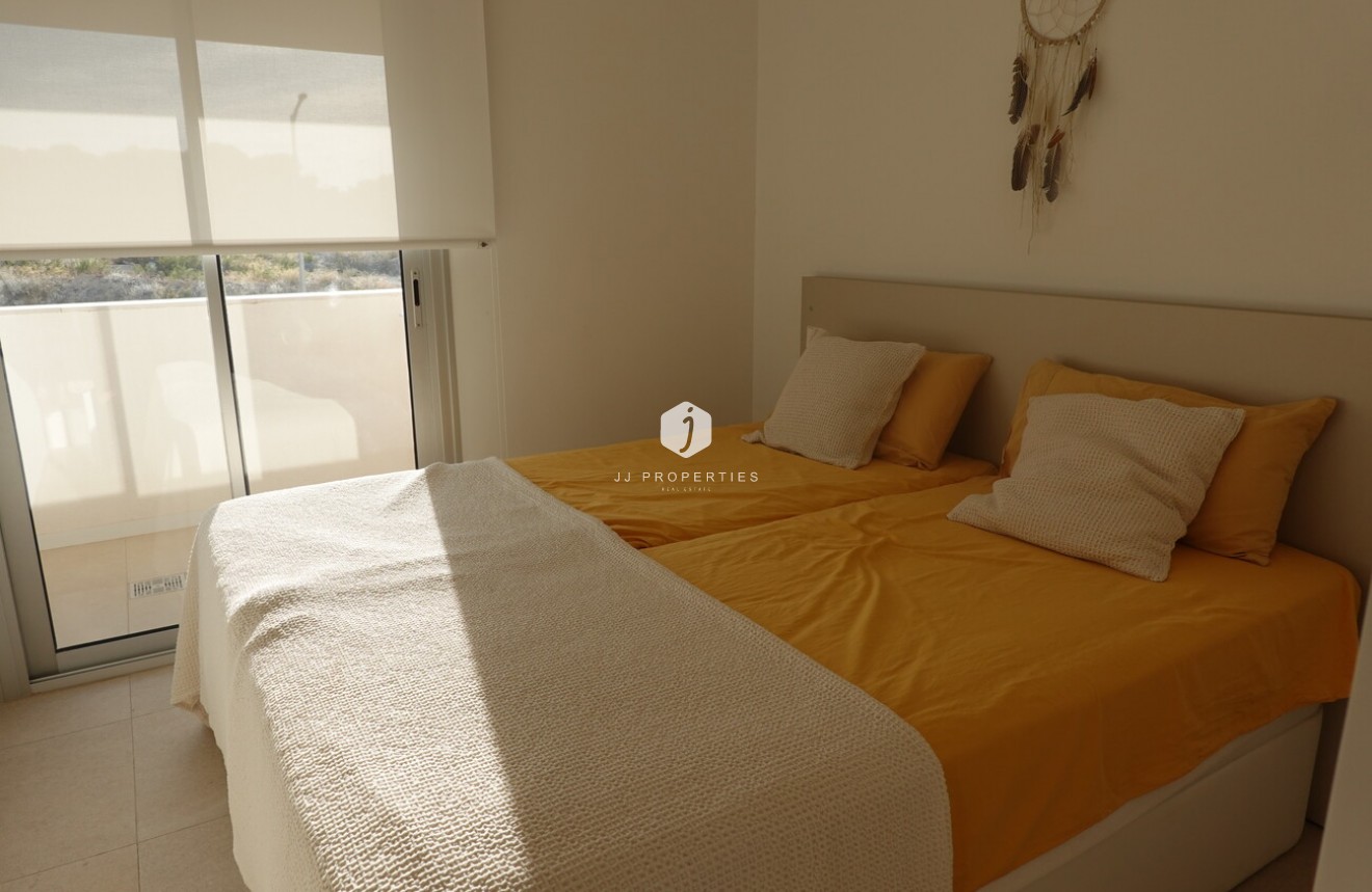 Z drugiej ręki - Daszek -
Torrevieja - Los Balcones