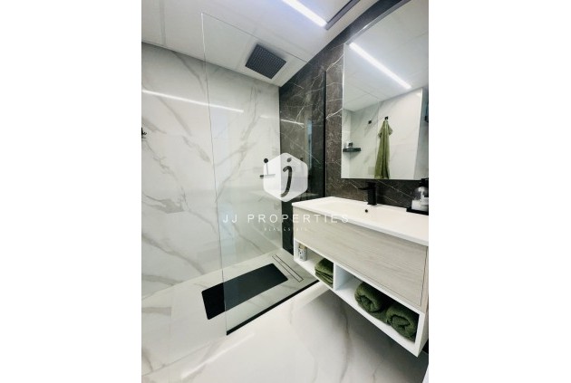 Z drugiej ręki - Daszek -
Guardamar del Segura - El Raso