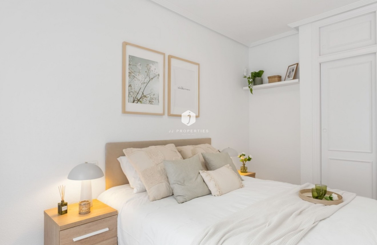 Z drugiej ręki - Szalet -
Orihuela Costa - Costa Blanca