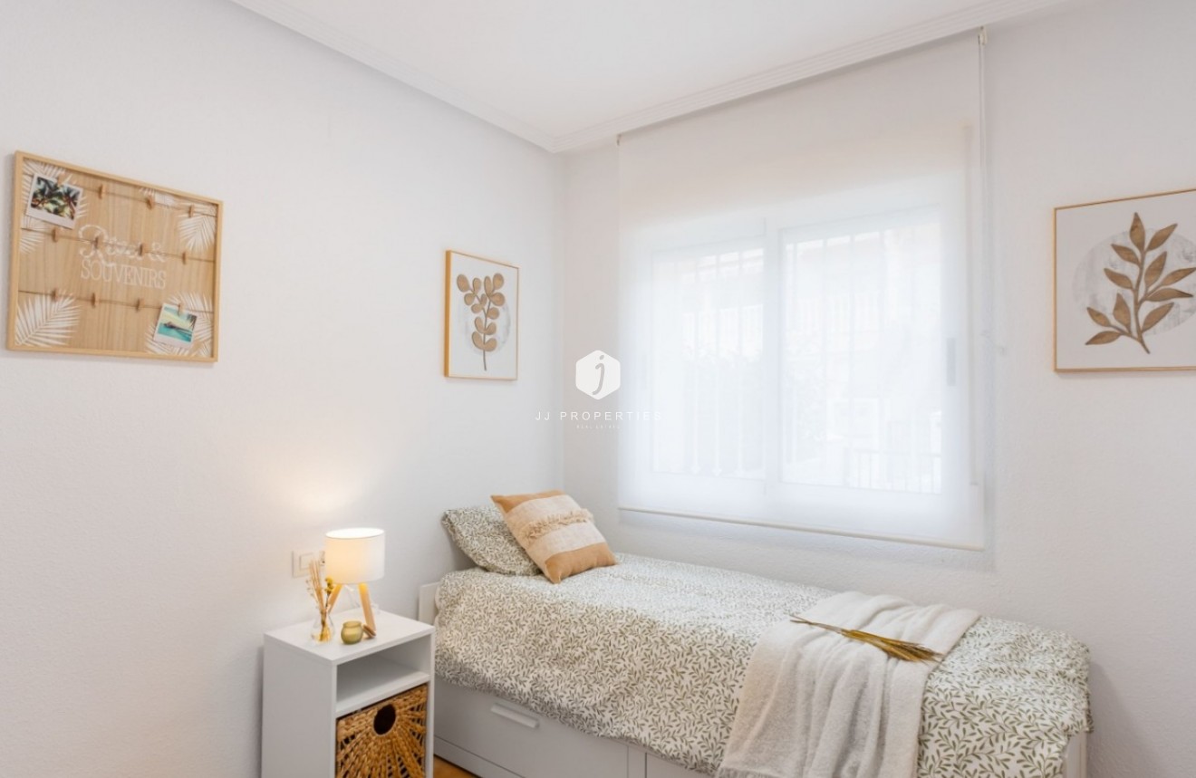 Z drugiej ręki - Szalet -
Orihuela Costa - Costa Blanca