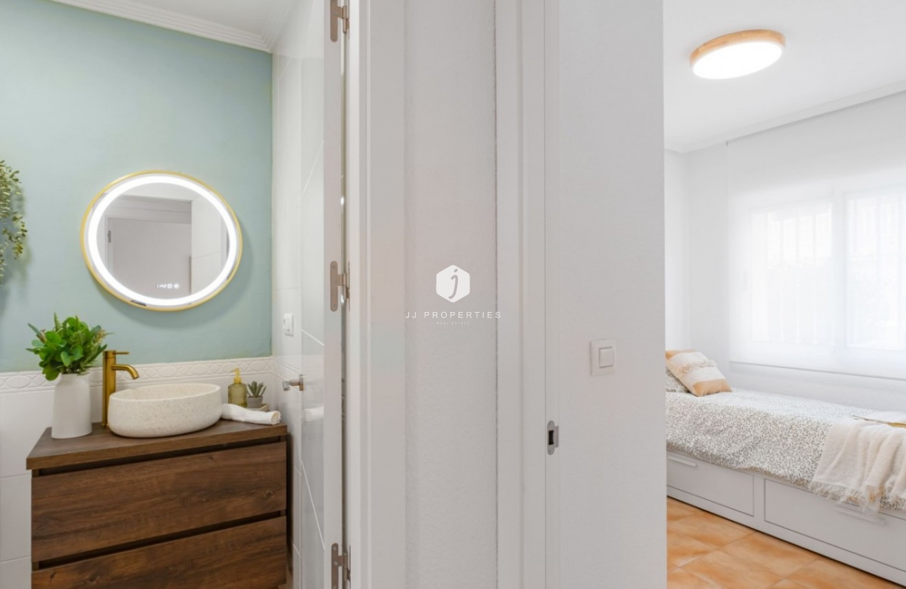 Z drugiej ręki - Szalet -
Orihuela Costa - Costa Blanca