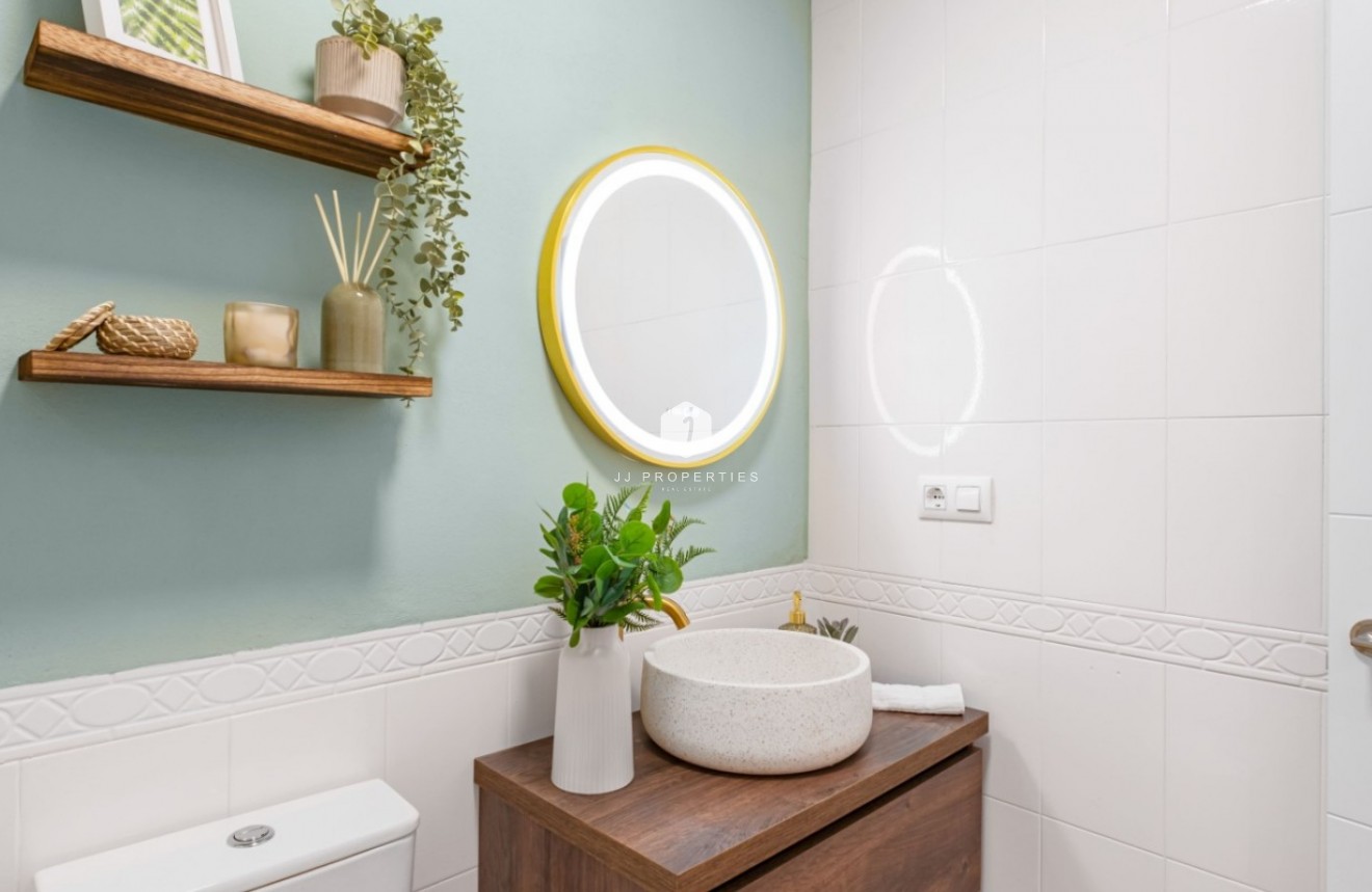 Z drugiej ręki - Szalet -
Orihuela Costa - Costa Blanca