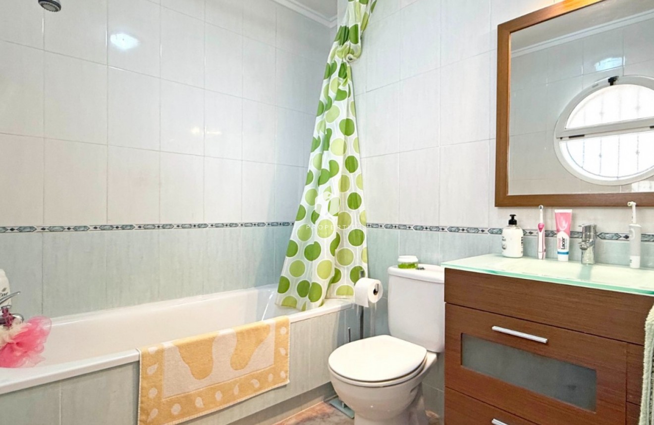 Z drugiej ręki - Szalet -
Orihuela Costa - Costa Blanca