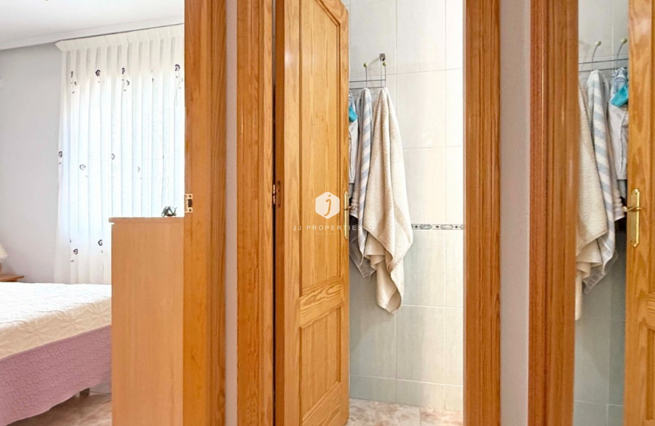 Z drugiej ręki - Szalet -
Orihuela Costa - Costa Blanca