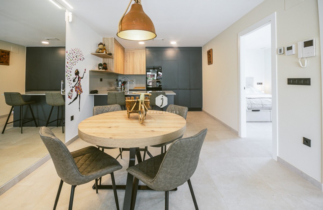 Z drugiej ręki - Mieszkanie w bloku -
Algorfa - Inland