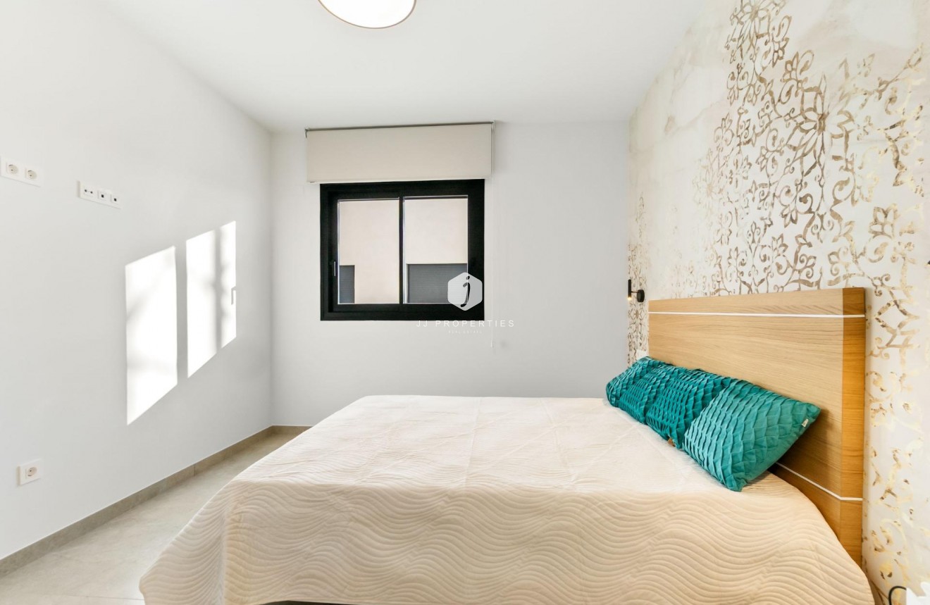 Z drugiej ręki - Mieszkanie w bloku -
Torrevieja - Playa del Cura