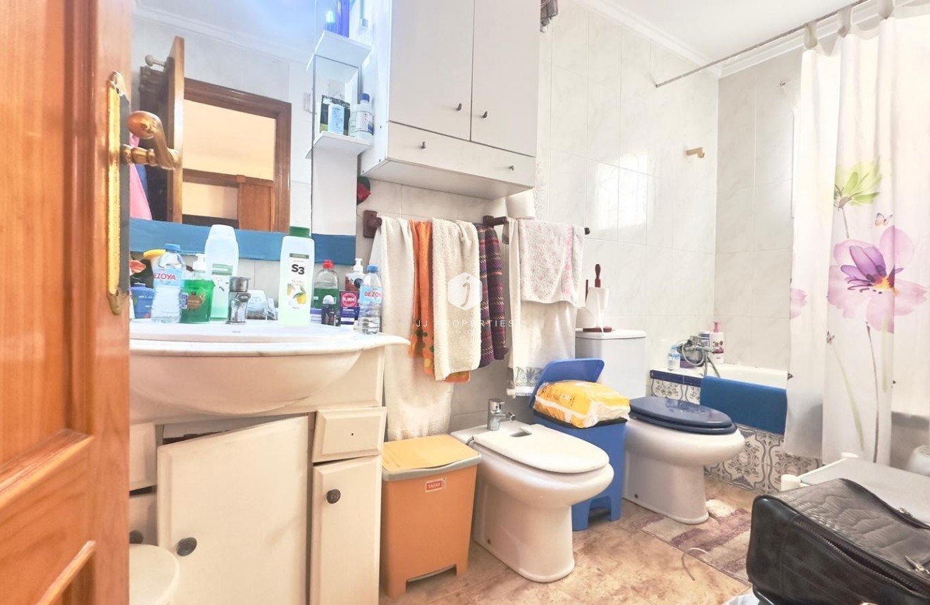 Z drugiej ręki - Daszek -
Torrevieja - Estacion de autobuses