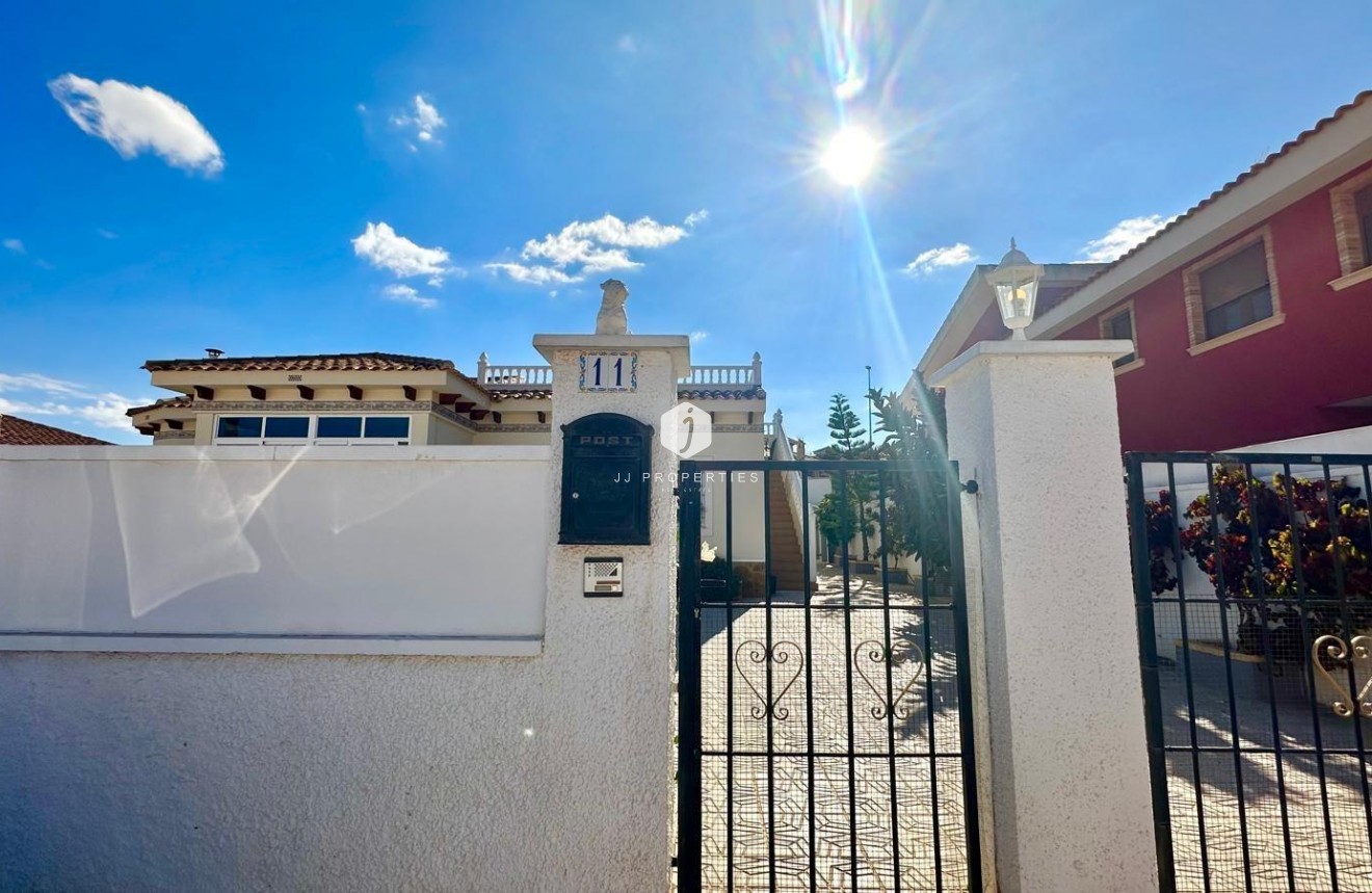 Z drugiej ręki - Villa -
Bigastro - Comunidad Valenciana