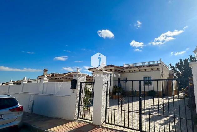 Z drugiej ręki - Villa -
Bigastro - Comunidad Valenciana