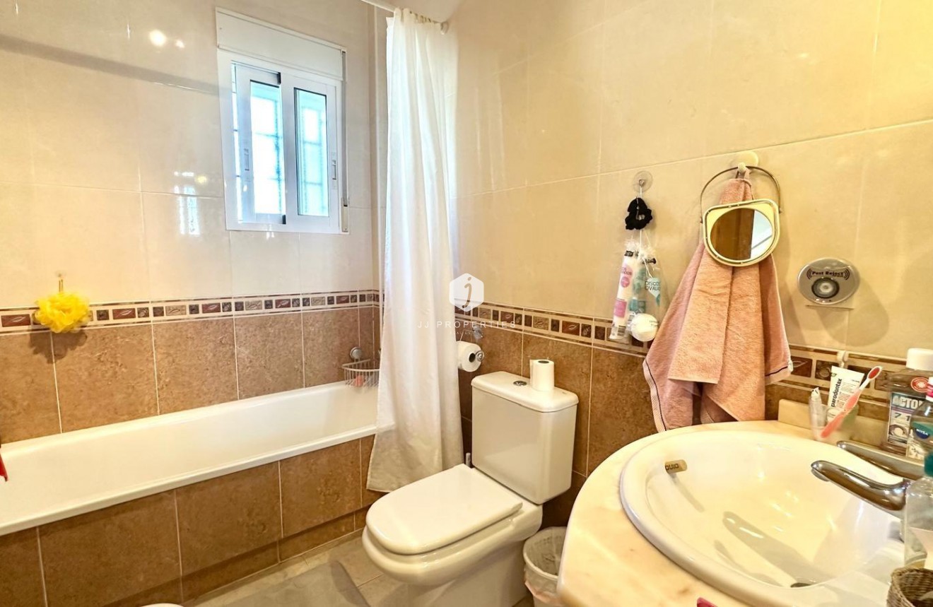 Z drugiej ręki - Villa -
Bigastro - Comunidad Valenciana