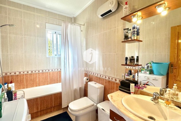 Z drugiej ręki - Villa -
Bigastro - Comunidad Valenciana