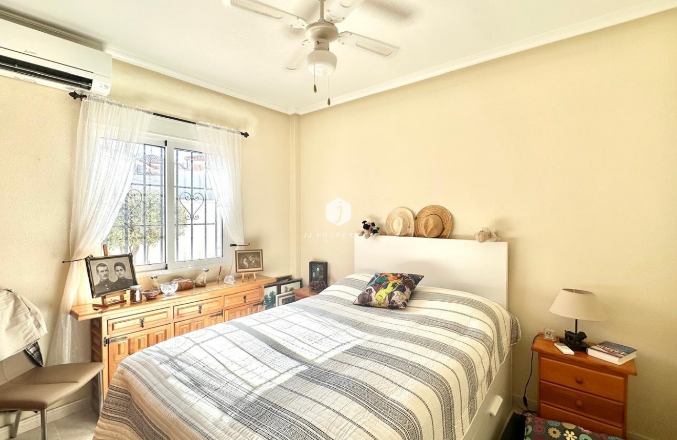 Z drugiej ręki - Villa -
Bigastro - Comunidad Valenciana