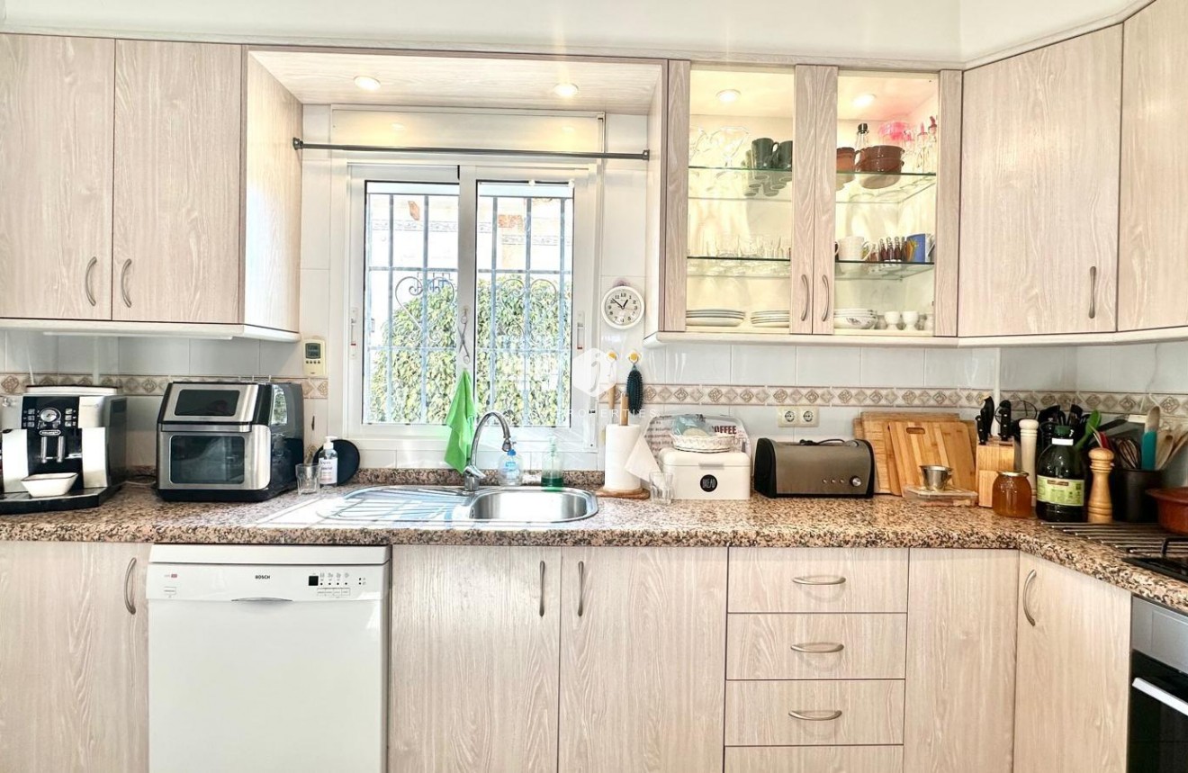 Z drugiej ręki - Villa -
Bigastro - Comunidad Valenciana