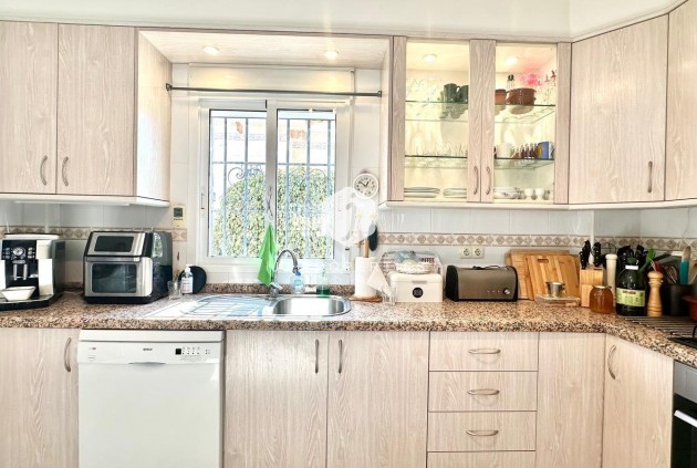 Z drugiej ręki - Villa -
Bigastro - Comunidad Valenciana