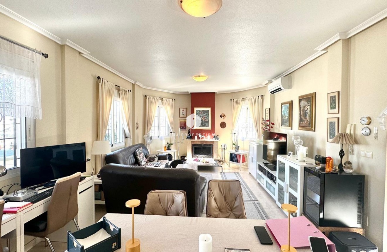 Z drugiej ręki - Villa -
Bigastro - Comunidad Valenciana