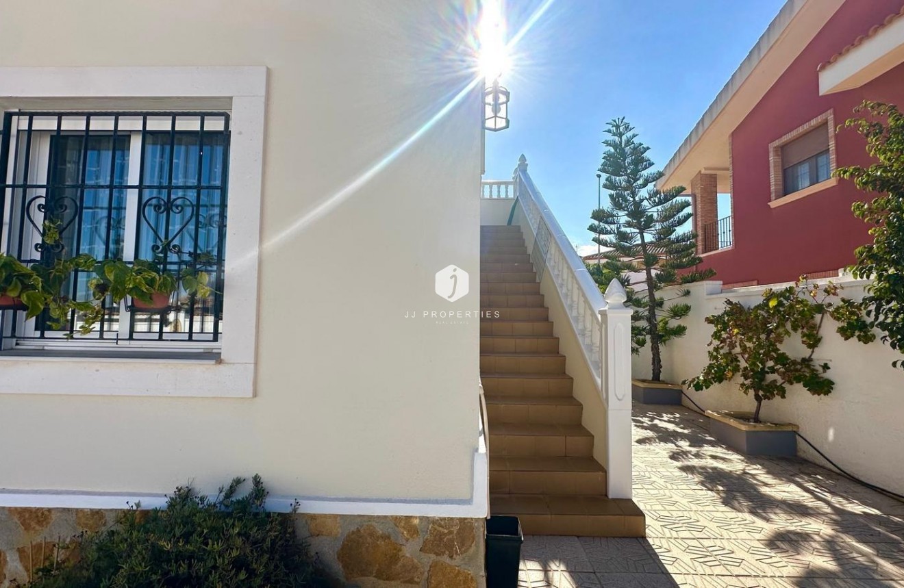 Z drugiej ręki - Villa -
Bigastro - Comunidad Valenciana