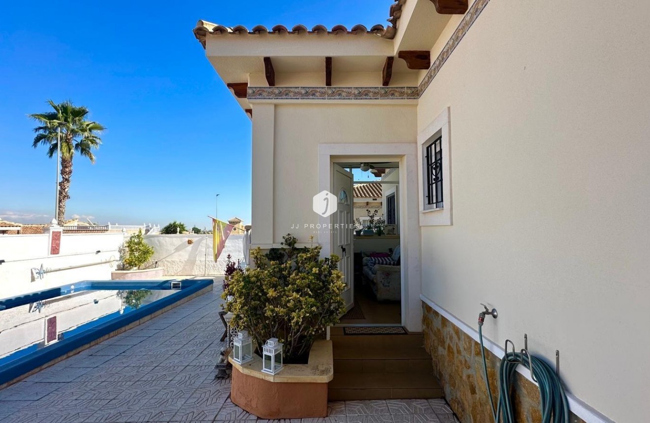 Z drugiej ręki - Villa -
Bigastro - Comunidad Valenciana