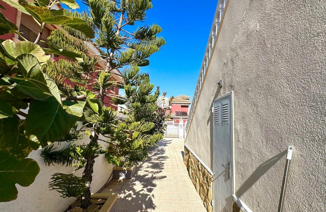 Z drugiej ręki - Villa -
Bigastro - Comunidad Valenciana