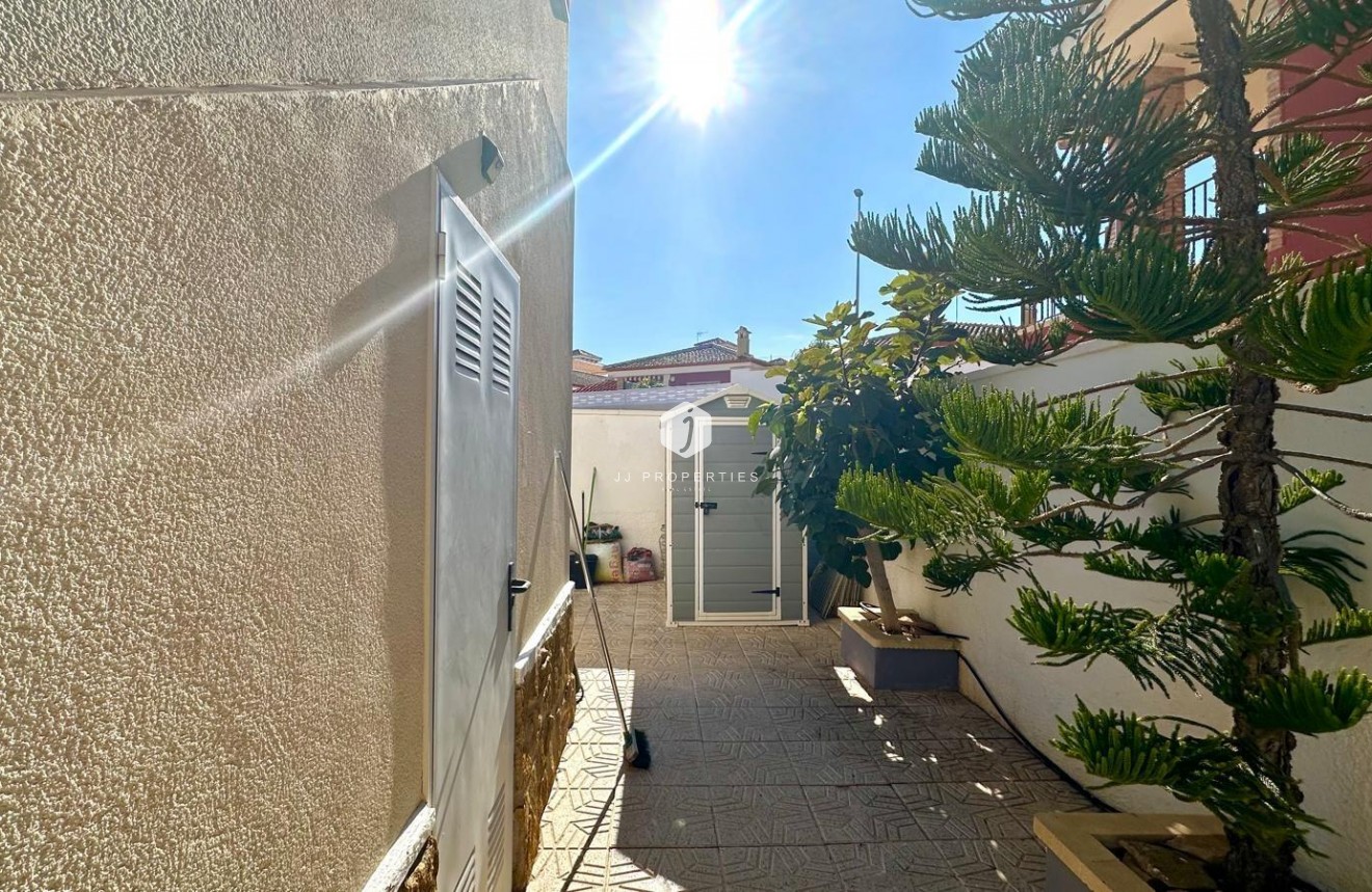 Z drugiej ręki - Villa -
Bigastro - Comunidad Valenciana