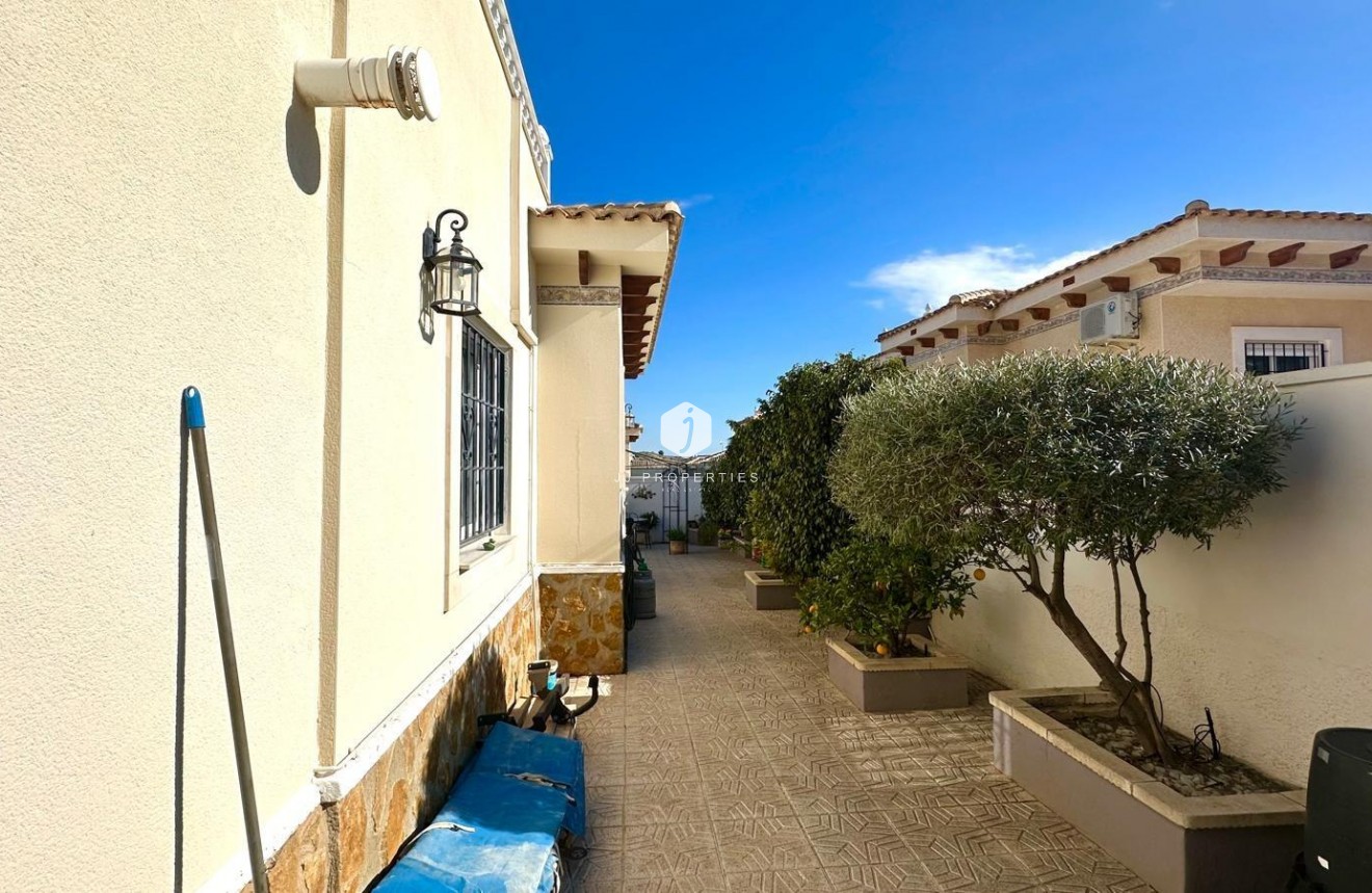 Z drugiej ręki - Villa -
Bigastro - Comunidad Valenciana