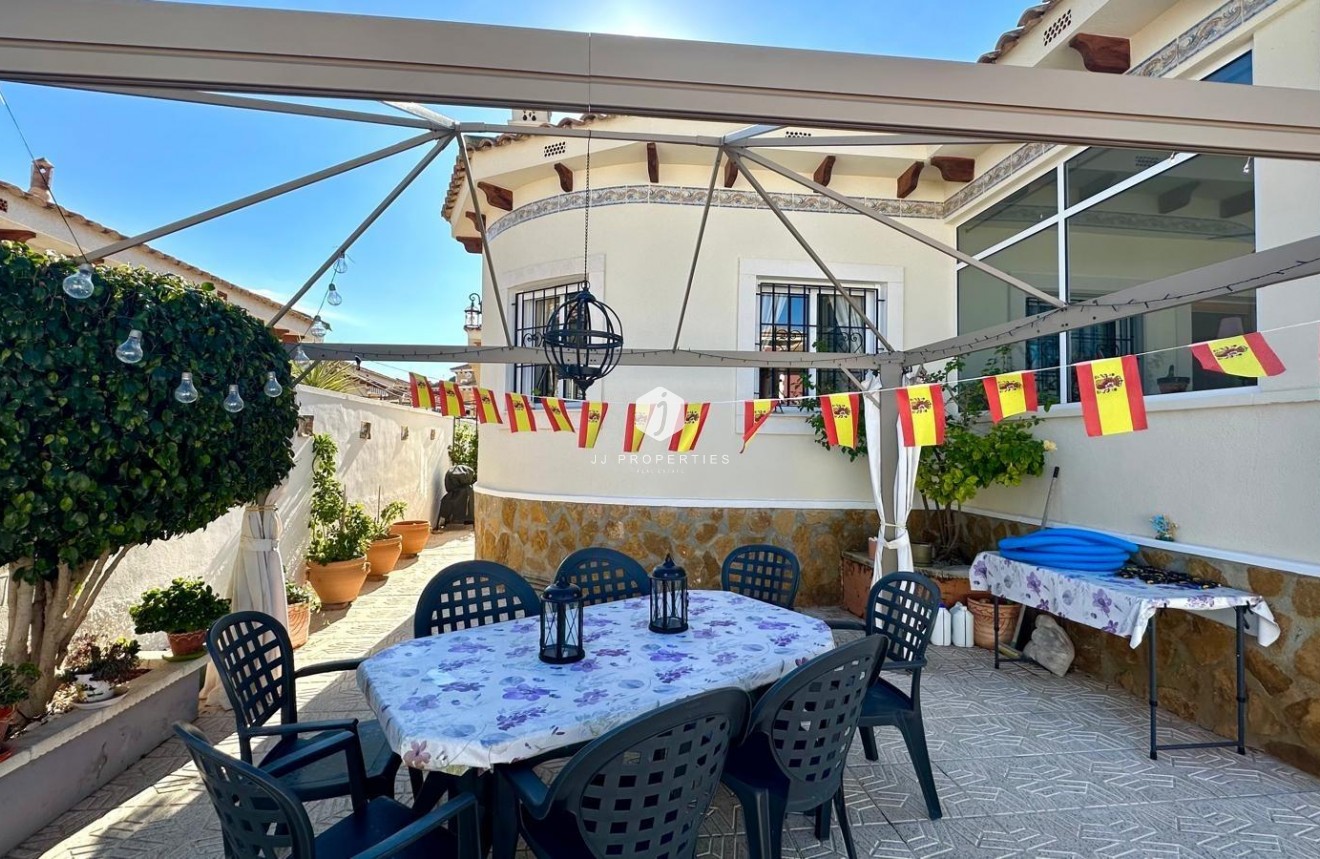 Z drugiej ręki - Villa -
Bigastro - Comunidad Valenciana