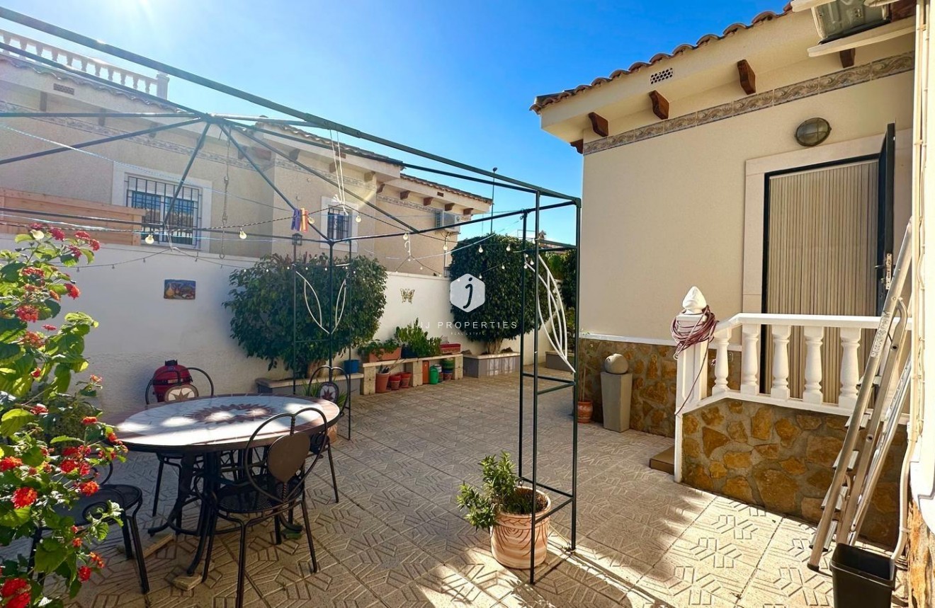 Z drugiej ręki - Villa -
Bigastro - Comunidad Valenciana