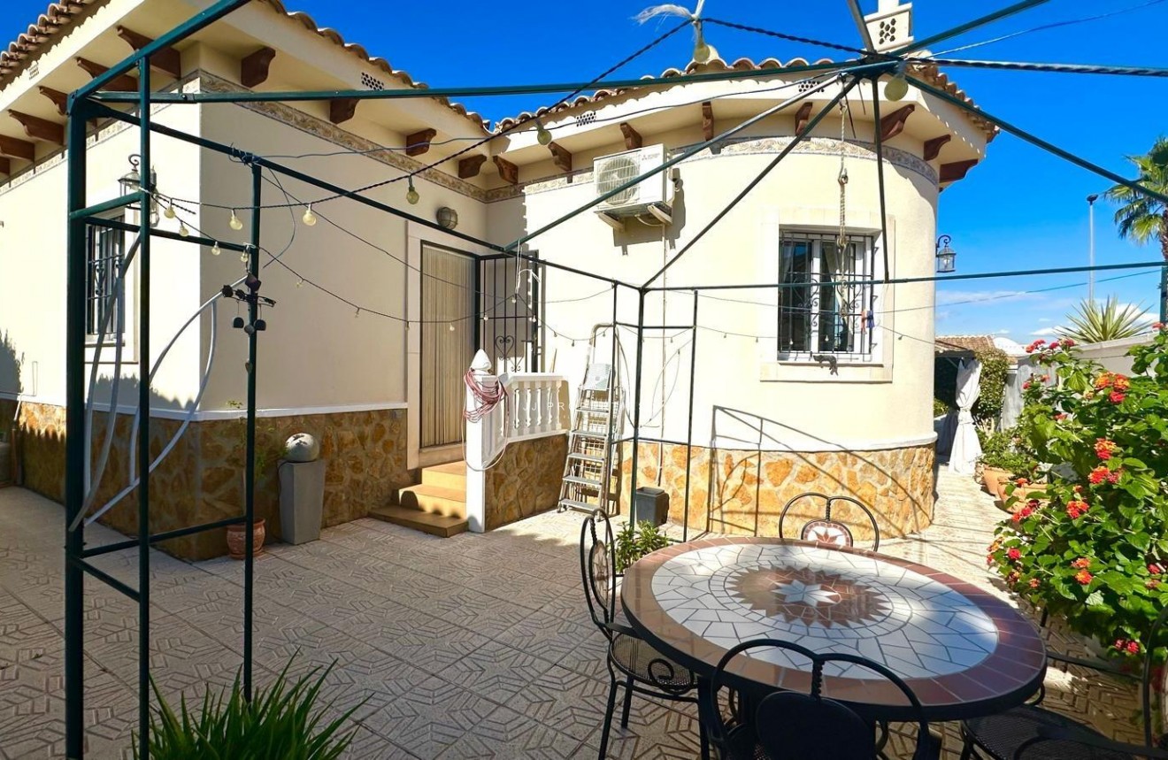 Z drugiej ręki - Villa -
Bigastro - Comunidad Valenciana