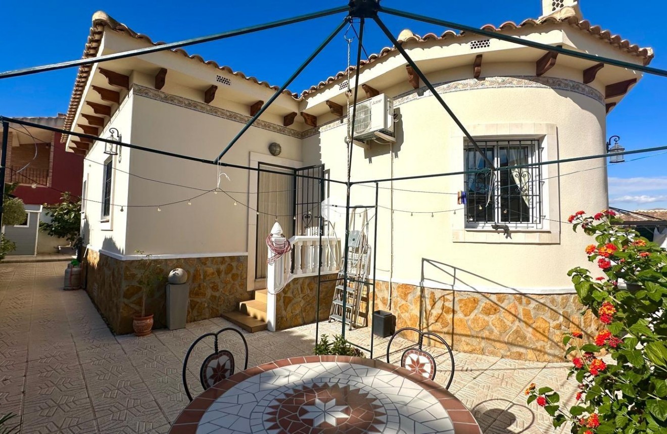 Z drugiej ręki - Villa -
Bigastro - Comunidad Valenciana