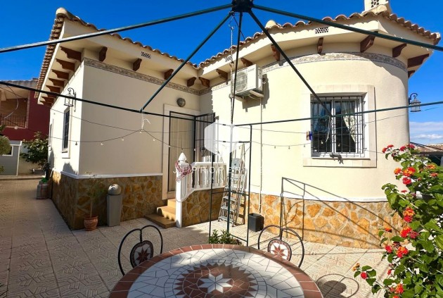 Z drugiej ręki - Villa -
Bigastro - Comunidad Valenciana