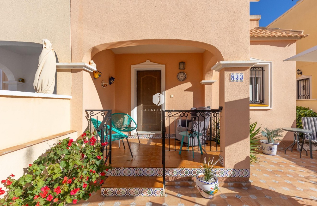 Z drugiej ręki - Szalet -
Orihuela Costa - PAU 8