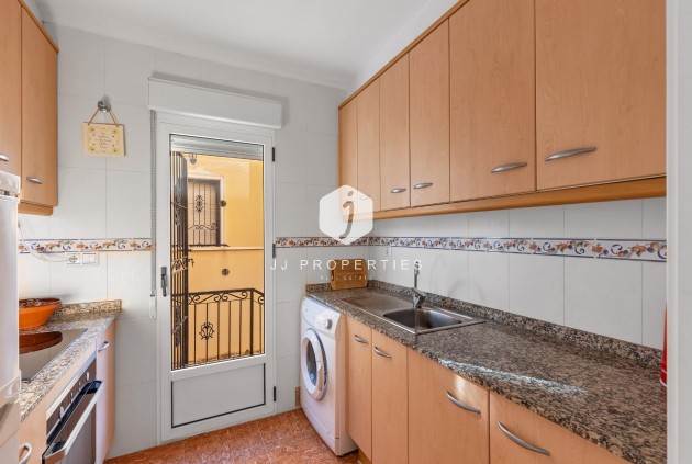 Z drugiej ręki - Szalet -
Orihuela Costa - PAU 8